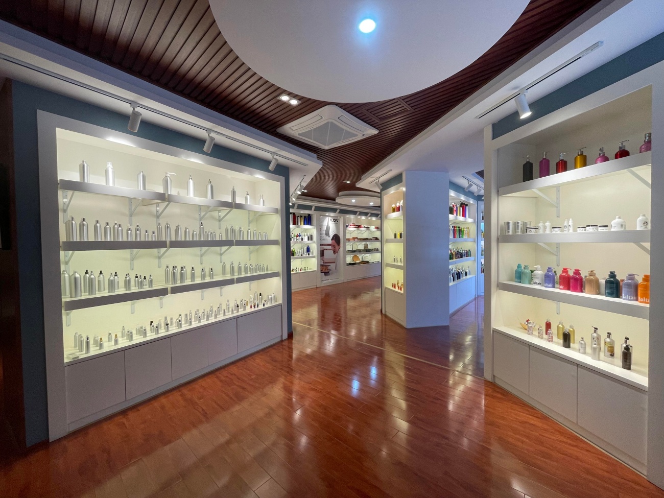 Aluminum Packaging Product Showroom